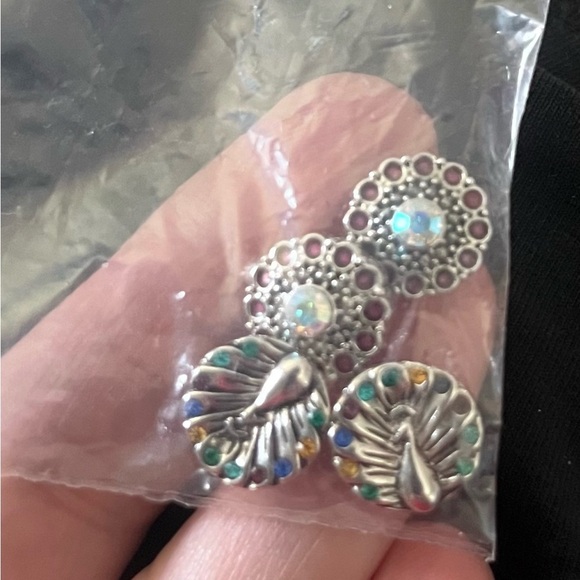 Magnolia & Vine flat sandals with snap-on charms - Picture 9 of 10